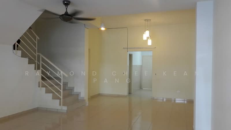 Townhouse for Rent in Taman Alam Putra (Seri Kembangan) - Raymond Chee Kean Pang - Living Room - PropertyGuru.com.my