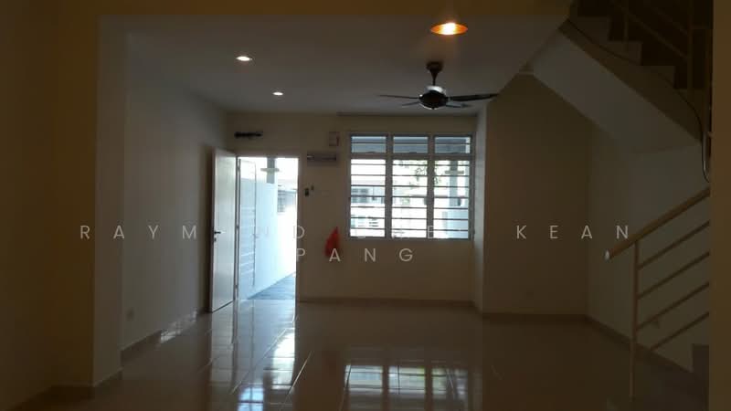 Townhouse for Rent in Taman Alam Putra (Seri Kembangan) - Raymond Chee Kean Pang - Living Room - PropertyGuru.com.my