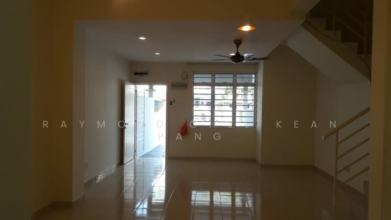 Townhouse for Rent in Taman Alam Putra (Seri Kembangan) - Raymond Chee Kean Pang - Living Room - PropertyGuru.com.my
