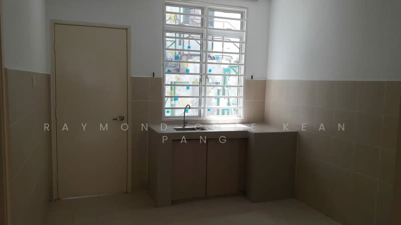 Townhouse for Rent in Seri Kembangan (Selangor) - Raymond Chee Kean Pang - Kitchen - PropertyGuru.com.my