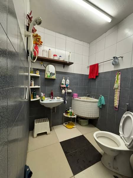 1-storey Terraced House for Sale in Taman Abad (Johor Bahru) - Zoe Voon - Bathroom - PropertyGuru.com.my