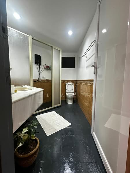 Kondominium untuk Disewa di The Vistana - William Teo - Bathroom - PropertyGuru.com.my