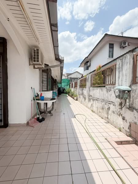 Rumah Teres 2 Tingkat untuk Dijual di Taman Molek (Johor Bahru) - Bess Wong - Exterior - PropertyGuru.com.my