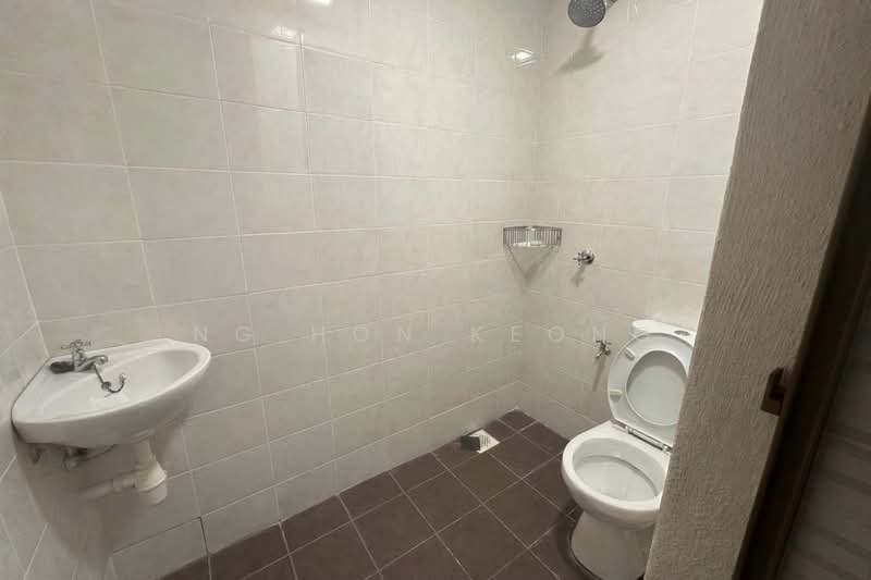 Condominium for Sale at Atmosfera Kondominium - Ng Hon Keong - Bathroom - PropertyGuru.com.my