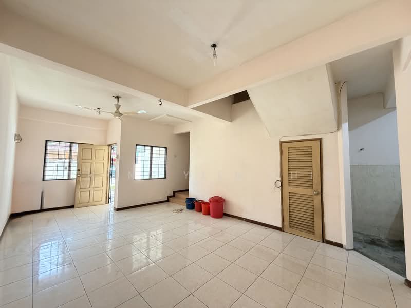 Rumah Teres 3 Tingkat untuk Disewa di Subang Bestari (Shah Alam) - Chong Yien Chin - Living Room - PropertyGuru.com.my