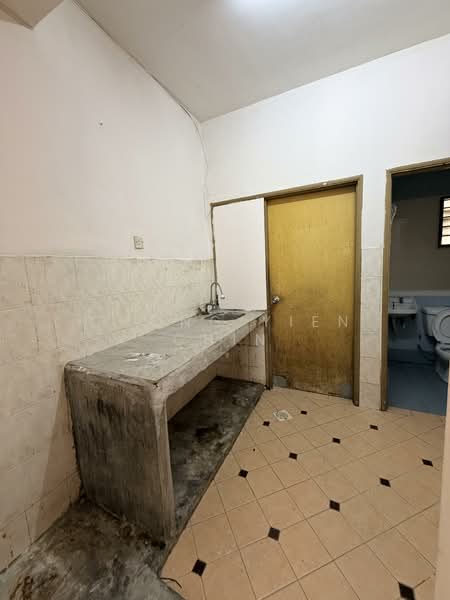 Rumah Teres 3 Tingkat untuk Disewa di Subang Bestari (Shah Alam) - Chong Yien Chin - Kitchen - PropertyGuru.com.my