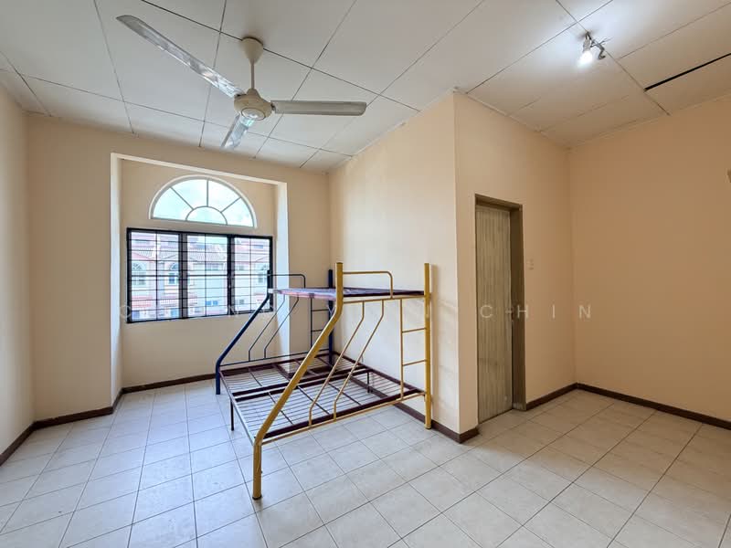 Rumah Teres 3 Tingkat untuk Disewa di Subang Bestari (Shah Alam) - Chong Yien Chin - Bedroom - PropertyGuru.com.my