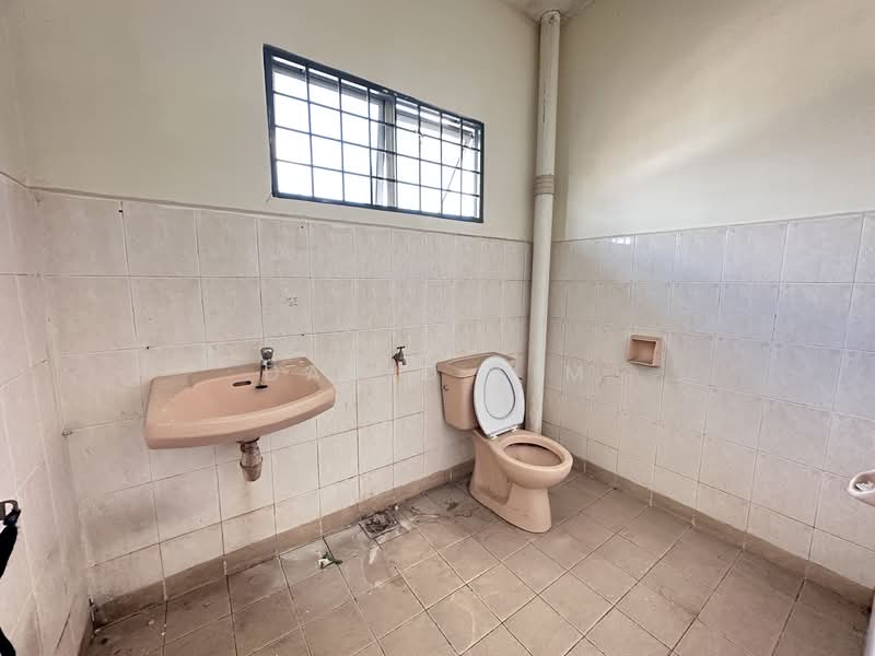 2-storey Terraced House for Sale in Taman Velox (Rawang) - David Lim - Bathroom - PropertyGuru.com.my