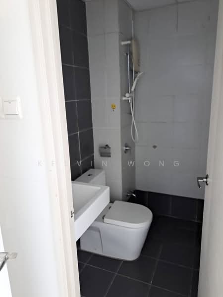 Servis Apartment untuk Disewa di Centrestage Designer Suite - Kelvin Wong - Bathroom - PropertyGuru.com.my