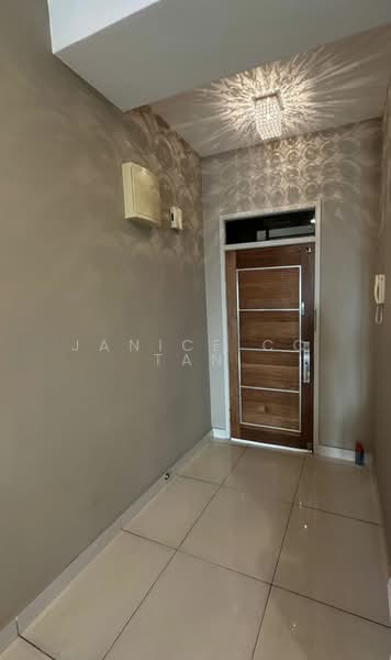 Kondominium untuk Dijual di Atmosfera Kondominium - Janice CC Tan - Entrance - PropertyGuru.com.my
