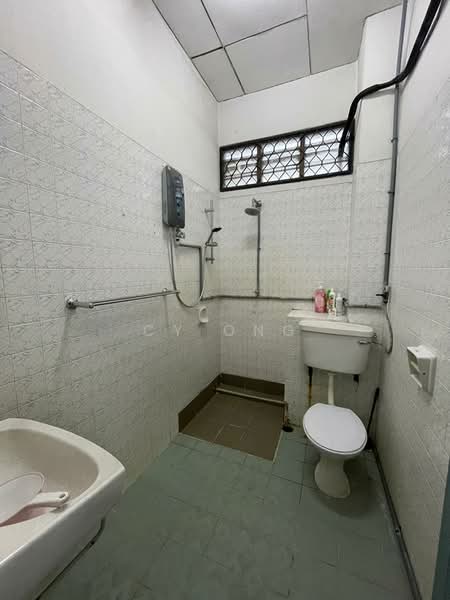 Rumah Teres untuk Dijual di Kampung Sungai Nibong (Bayan Lepas) - CY Ong - Bathroom - PropertyGuru.com.my