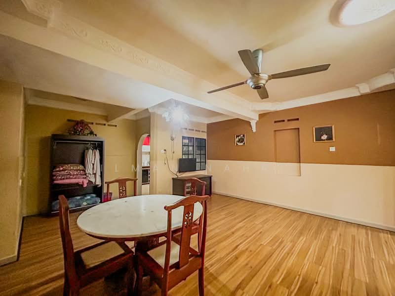 2-storey Terraced House for Sale in Taman Banting Baru (Banting) - Ilman Nahri - Living Room - PropertyGuru.com.my