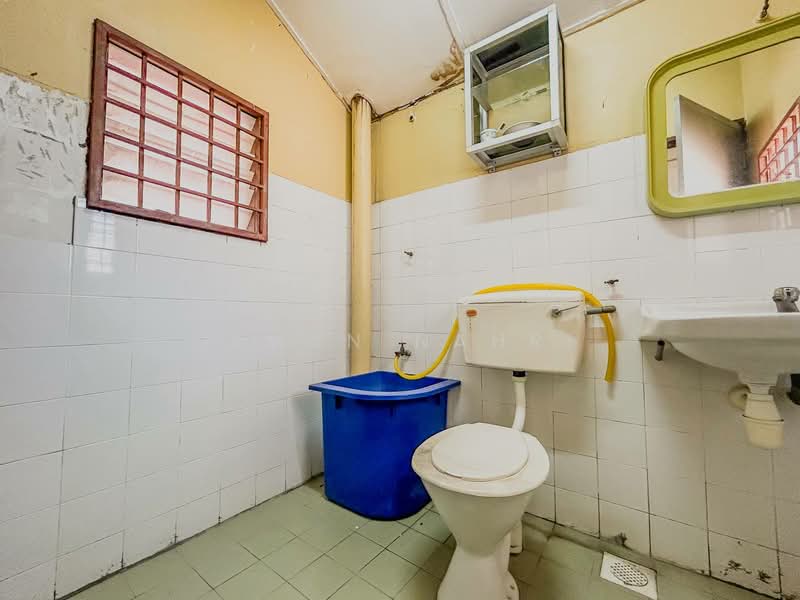 2-storey Terraced House for Sale in Taman Banting Baru (Banting) - Ilman Nahri - Bathroom - PropertyGuru.com.my
