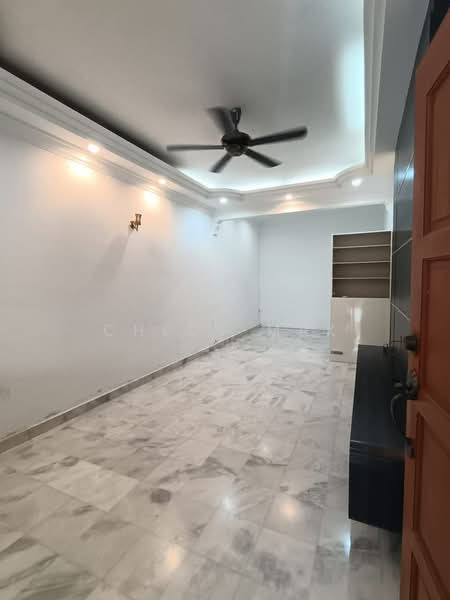 Rumah Teres untuk Disewa di Taman Daya (Johor Bahru) - Chloe Mak - Living Room - PropertyGuru.com.my