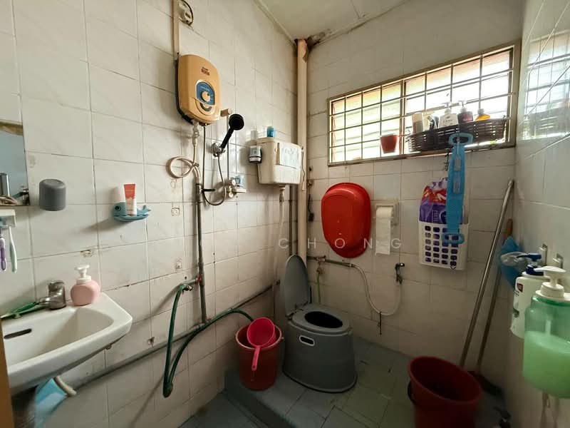 1-storey Terraced House for Sale in Taman Puteri Wangsa (Ulu Tiram) - Nico Chong - Bathroom - PropertyGuru.com.my