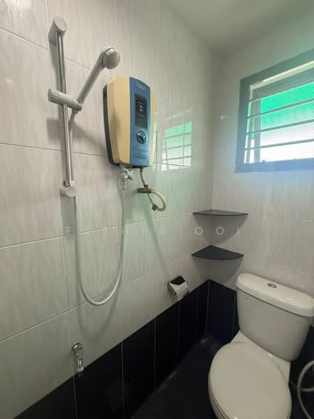 1.5-storey Terraced House for Rent in Perling (Johor) - Esther Ooi - Bathroom - PropertyGuru.com.my