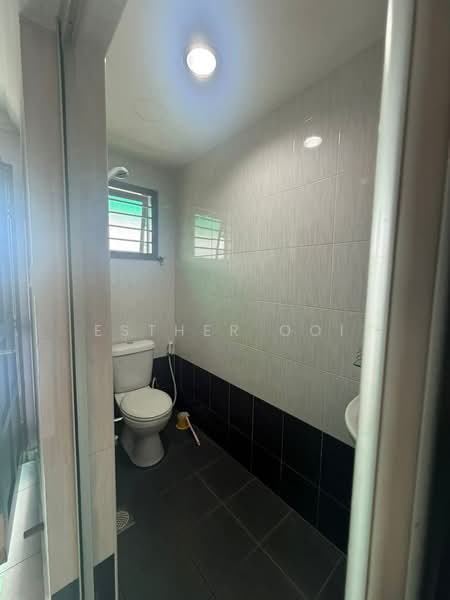 1.5-storey Terraced House for Rent in Perling (Johor) - Esther Ooi - Bathroom - PropertyGuru.com.my