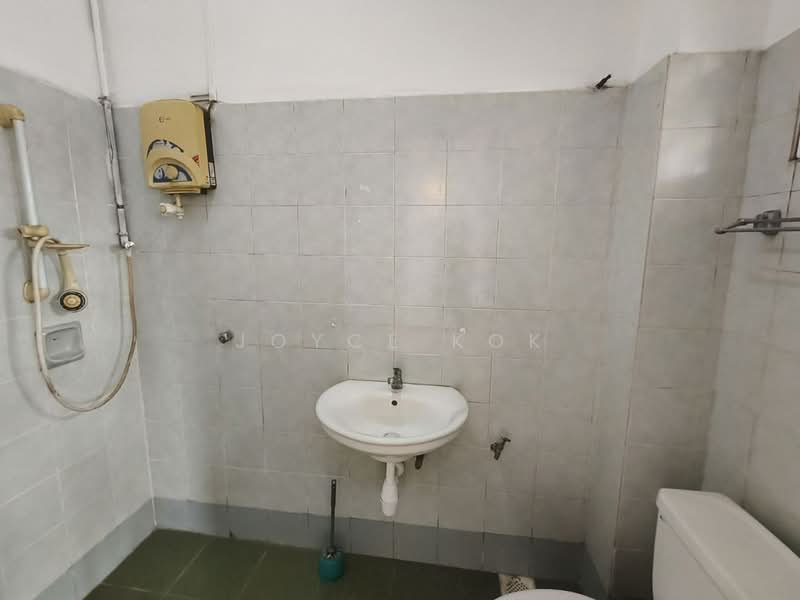 2-storey Terraced House for Sale in Usj 11 (Subang Jaya) - Joyce Kok - Bathroom - PropertyGuru.com.my