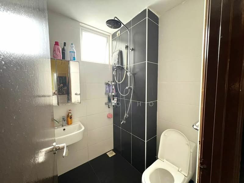 Servis Apartment untuk Dijual di Twin Danga Residence - Nico Ho - Bathroom - PropertyGuru.com.my