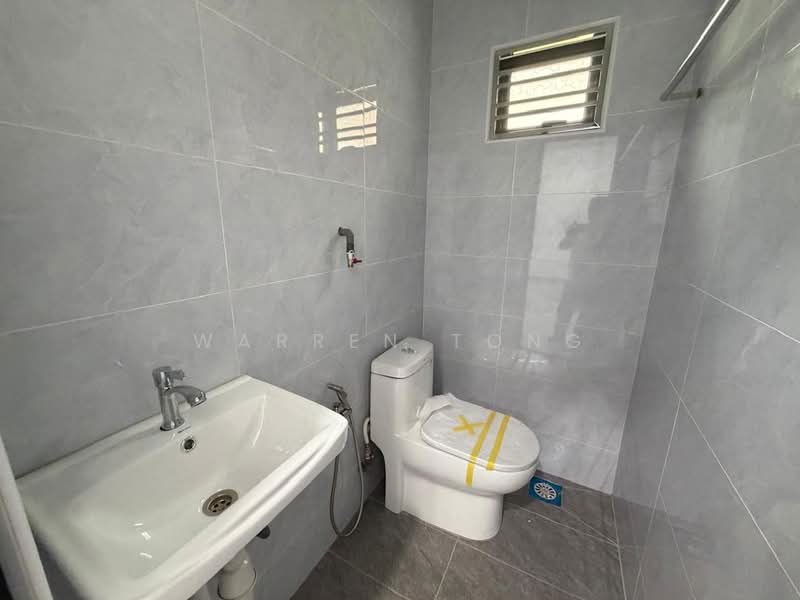 1-storey Terraced House for Rent at Taman Universiti - Warren Tong - Bathroom - PropertyGuru.com.my