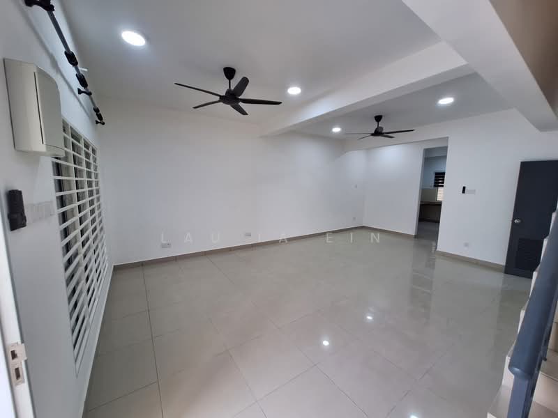 2-storey Terraced House for Rent in Rawang (Selangor) - Lau Ia Ein - Living Room - PropertyGuru.com.my