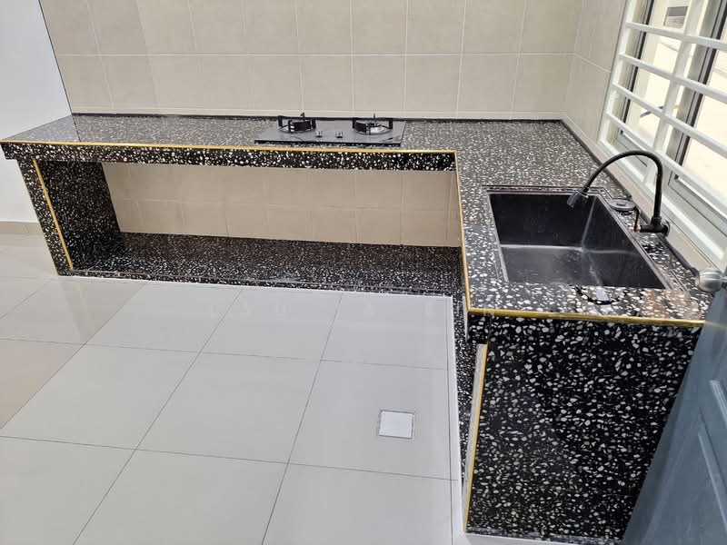 2-storey Terraced House for Rent in Rawang (Selangor) - Lau Ia Ein - Kitchen - PropertyGuru.com.my