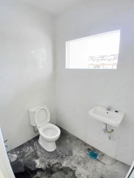 Rumah Teres 2 Tingkat untuk Dijual di Taman Sri Putri (Kulai) - Joan Sin - Bathroom - PropertyGuru.com.my