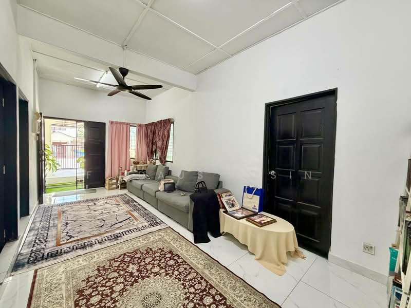 1-storey Terraced House for Sale in Taman Orkid (Klang) - Firdaus Husin - Living Room - PropertyGuru.com.my