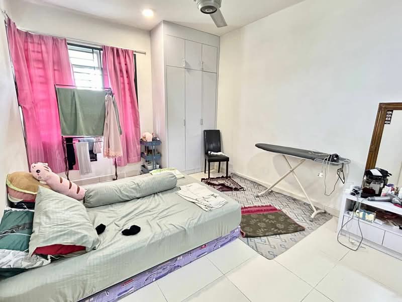 Apartment for Sale at D' Larkin Residence - Jason Sim - Bedroom - PropertyGuru.com.my