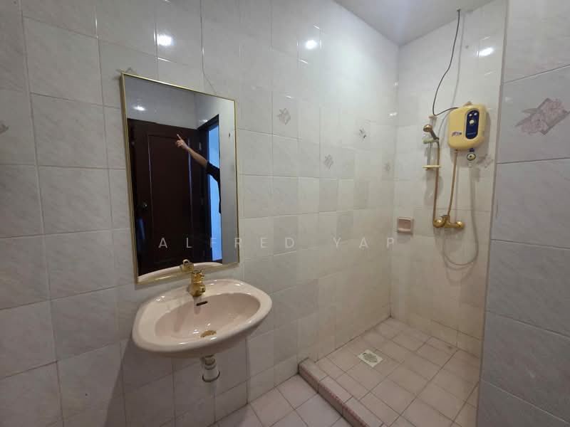 Apartment for Rent at Mewah View Luxurious Apartments - Alfred Yap - Bathroom - PropertyGuru.com.my