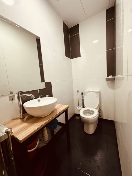 Service Residence for Sale at SOHO @ Empire City - Ong Camelia - Bathroom - PropertyGuru.com.my