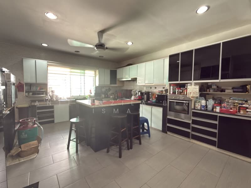 Rumah Banglo untuk Dijual di Shah Alam (Selangor) - Anil Fazila Binti Ismail - Kitchen - PropertyGuru.com.my