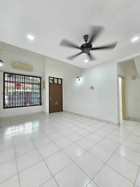 Rumah Teres 1.5 Tingkat untuk Dijual di Taman Impian Emas (Skudai) - Joan Sin - Living Room - PropertyGuru.com.my