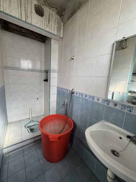 Rumah Teres 2 Tingkat untuk Dijual di Sri Petaling (Kuala Lumpur) - Lewis Tam - Bathroom - PropertyGuru.com.my