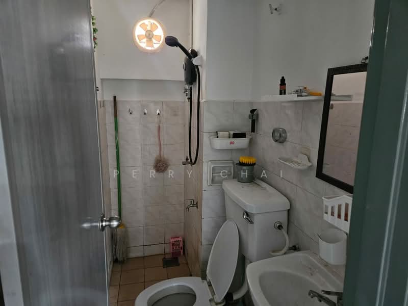 Pangsapuri untuk Disewa di SD Apartments II - Perry Chai - Bathroom - PropertyGuru.com.my