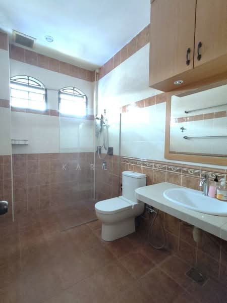 Rumah Banglo untuk Dijual di Taman Kolam Air (Johor Bahru) - Karl Lim - Bathroom - PropertyGuru.com.my