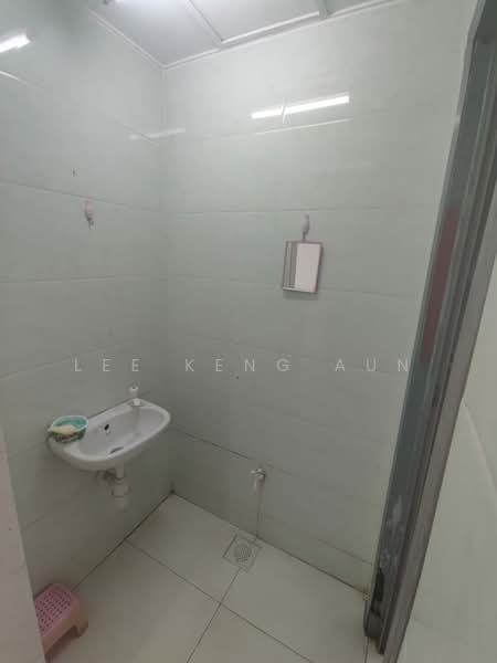 Pangsapuri untuk Dijual di Palm Garden Apartment - Lee Keng Aun - Bathroom - PropertyGuru.com.my