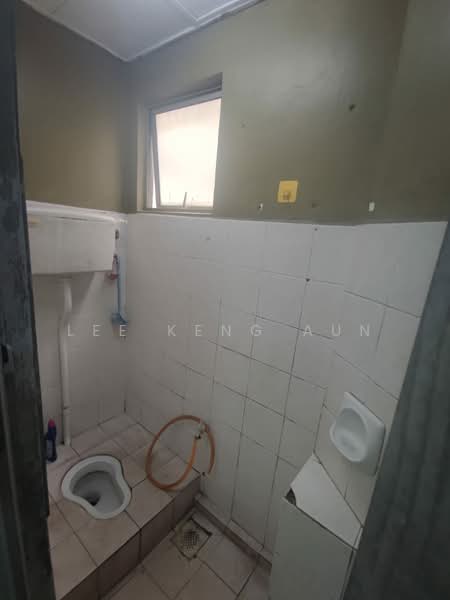 Pangsapuri untuk Dijual di Palm Garden Apartment - Lee Keng Aun - Bathroom - PropertyGuru.com.my