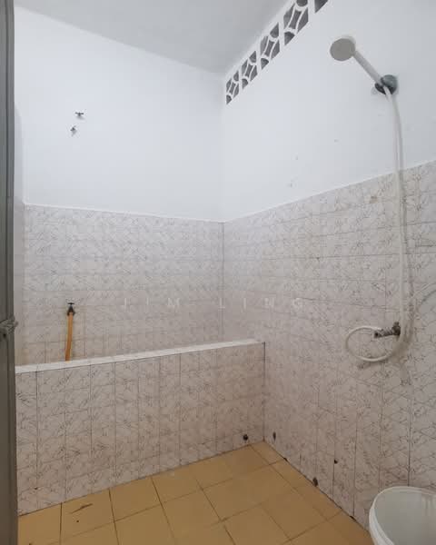 Rumah Teres 1 Tingkat untuk Dijual di Kampung Batu Belah (Klang) - Jim Ling - Bathroom - PropertyGuru.com.my