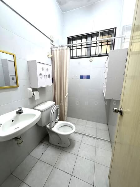 Rumah Teres 2 Tingkat untuk Dijual di Taman Desa Tebrau (Tebrau) - Elissa Chong - Bathroom - PropertyGuru.com.my