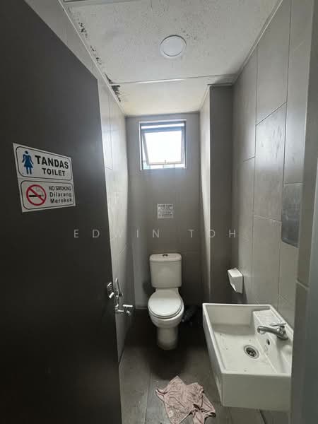 Shop / Office for Sale in Senai (Kulai) - Edwin Toh - Bathroom - PropertyGuru.com.my