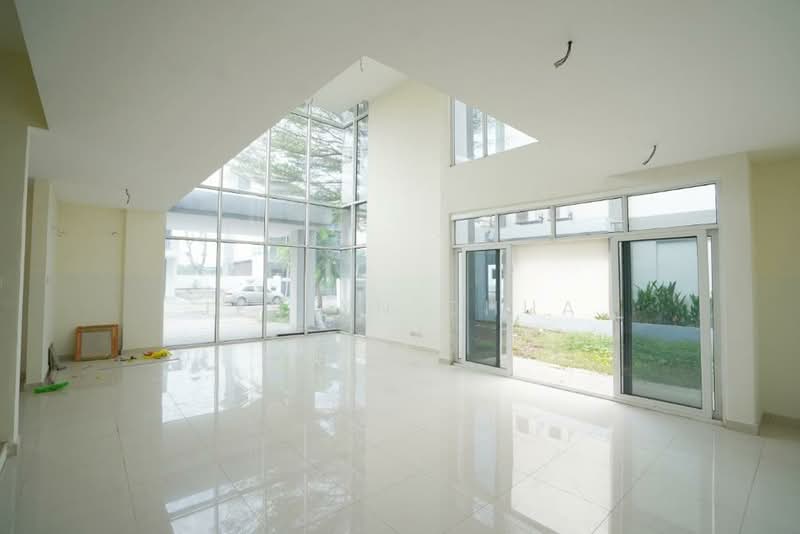 Rumah Banglo untuk Dijual di Shah Alam (Selangor) - Jeslyn Chua - Living Room - PropertyGuru.com.my