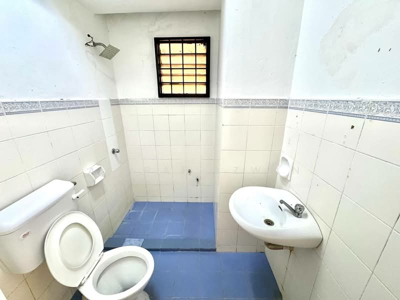 Kondominium untuk Dijual di Ampang Damai Condominium - Ashraf Azwan - Bathroom - PropertyGuru.com.my