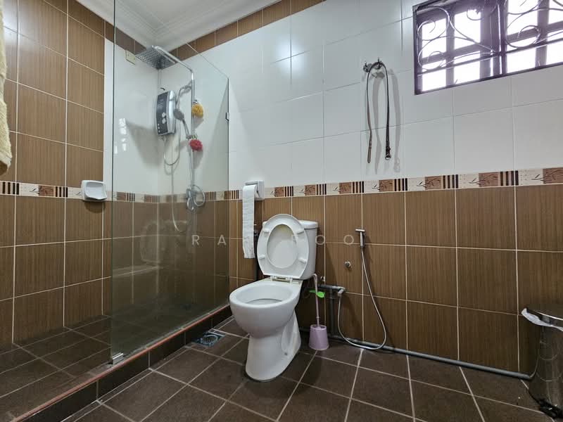 Semi-Detached House for Sale in Sungai Long (Bandar Sungai Long) - Ray Foo - Bathroom - PropertyGuru.com.my