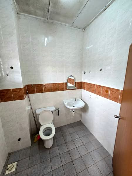 2-storey Terraced House for Sale in Bandar Baru Permas Jaya (Permas Jaya) - Celine Chai - Bathroom - PropertyGuru.com.my