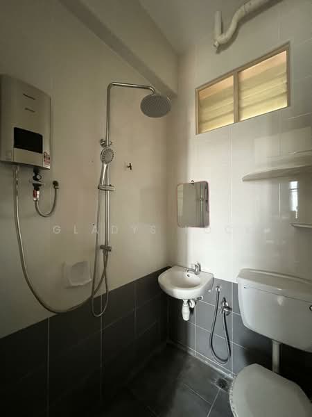 Apartment for Sale at Taman Jubilee Phase 5 - Gladys Kock - Bathroom - PropertyGuru.com.my