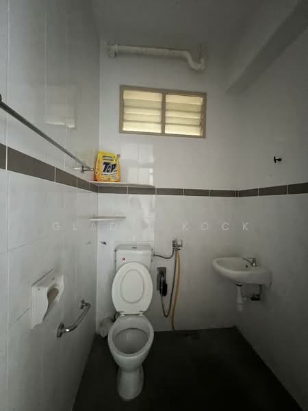 Apartment for Sale at Taman Jubilee Phase 5 - Gladys Kock - Bathroom - PropertyGuru.com.my