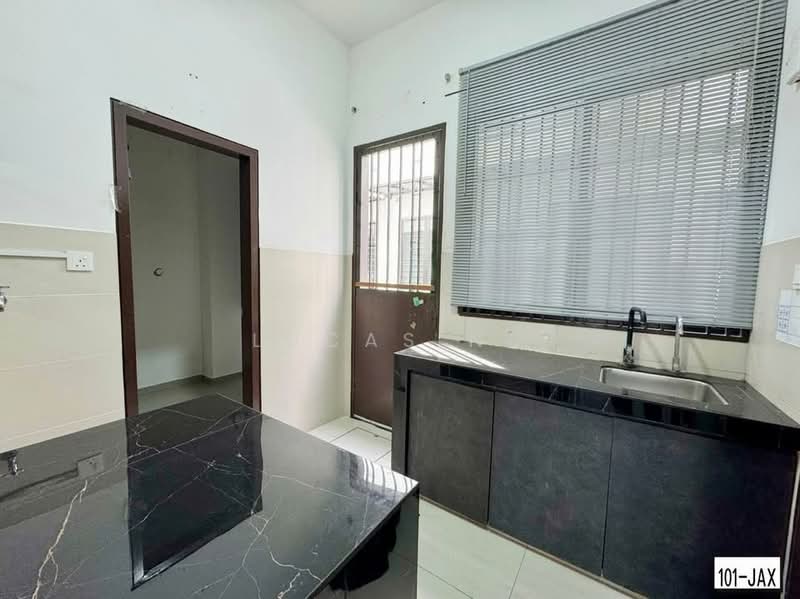 2-storey Terraced House for Sale in Setia Alam (Selangor) - Lucas Ng - Kitchen - PropertyGuru.com.my