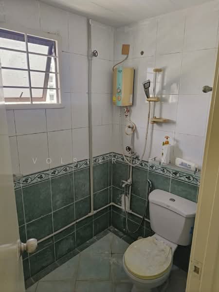 Pangsapuri untuk Dijual di Villamas Apartment - Volster Leng - Bathroom - PropertyGuru.com.my