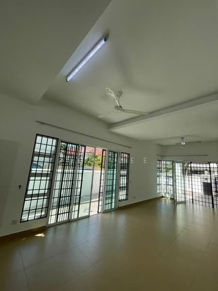 1-storey Terraced House for Sale in Setia Alam (Selangor) - Tom Lee - Living Room - PropertyGuru.com.my